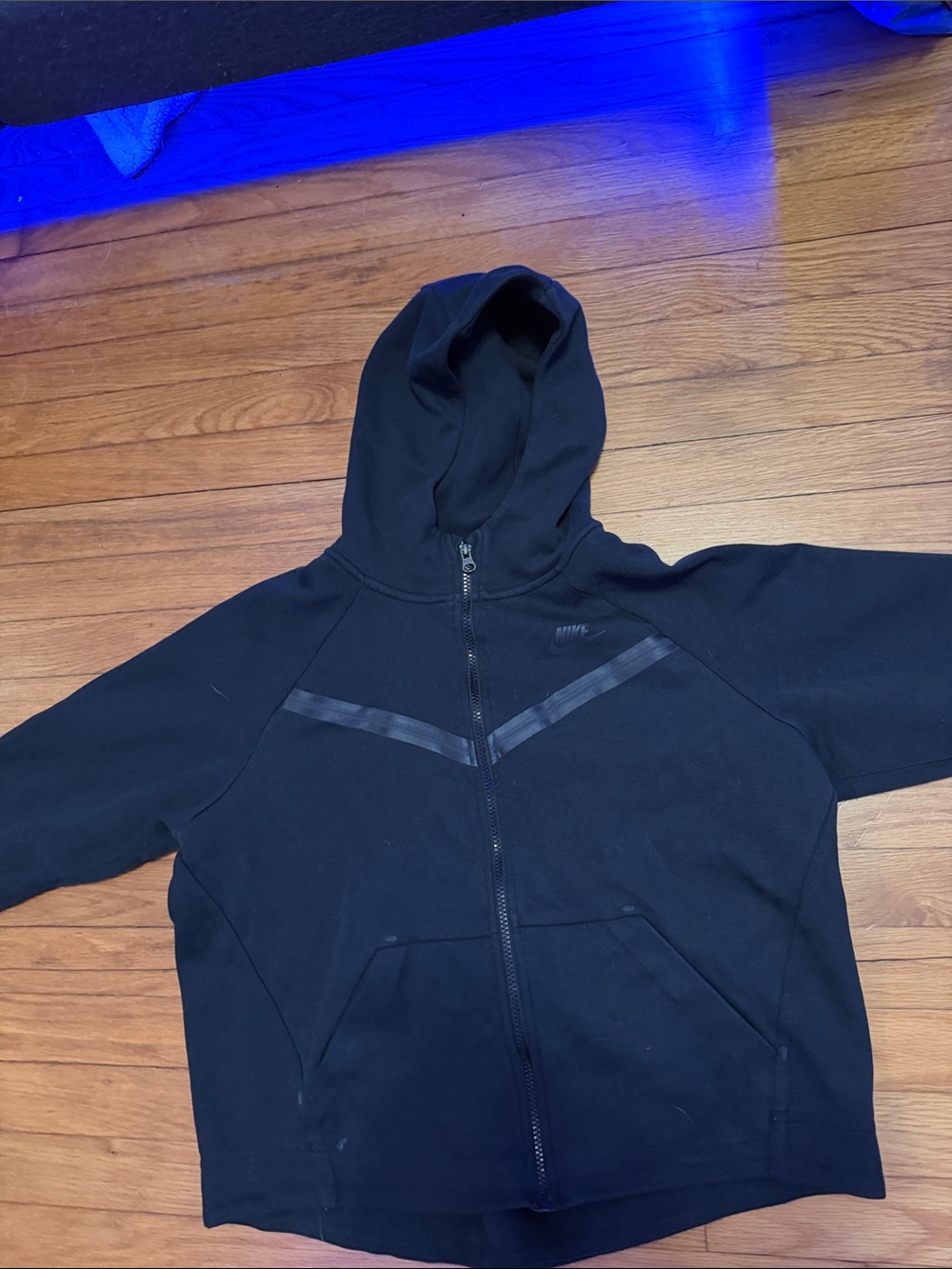 Nike Men’s Black Full-Zip Hooded Sweatshirt with Chevron Detail